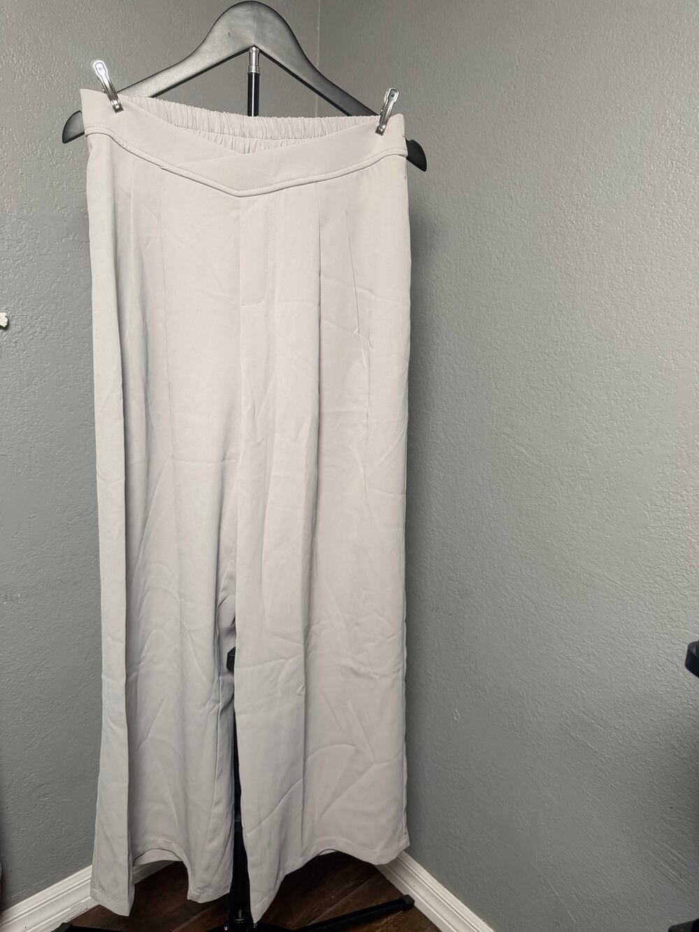 NWT Light Gray Wide Leg Palazzo Pants Women’s Medium Reg Pull-On Stretch Casual